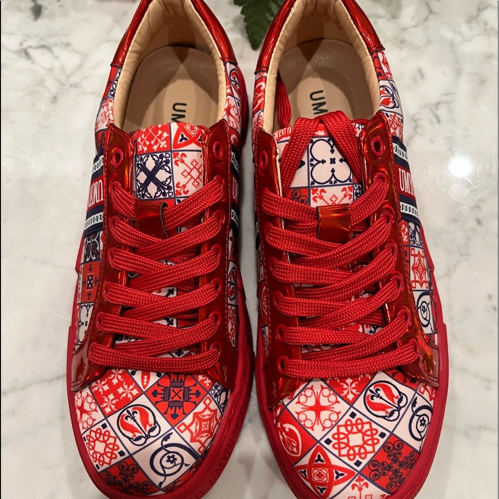 UMYOGO Men's Fashion Athletic shoes.